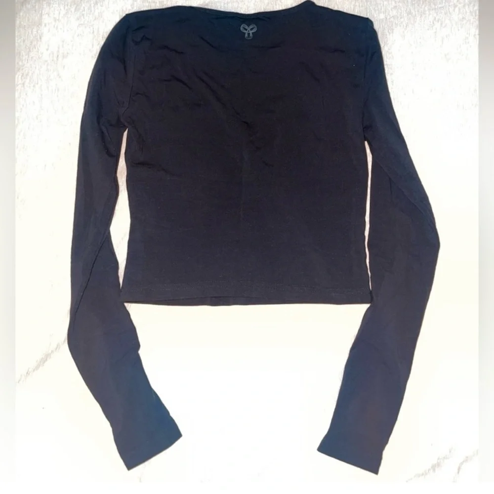 Aritzia Tna chill Eclipse longlseeve Tshirt (free with a purchase) (see details) - Picture 3 of 4